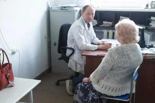 На прием к медицинским специалистам из областного центра пришли более ста жителей Правдинска