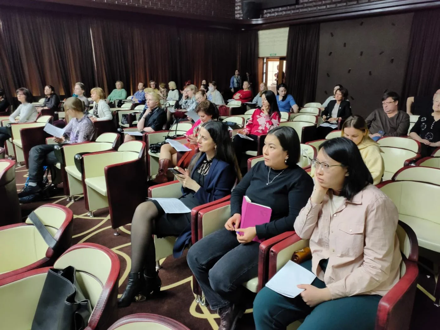 Более восьмидесяти медицинских специалистов обсудили достижения эндокринологии на профильной конференции