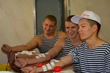 Экипаж сторожевого корабля «Ярослав Мудрый» сдал около 23 литров донорской крови