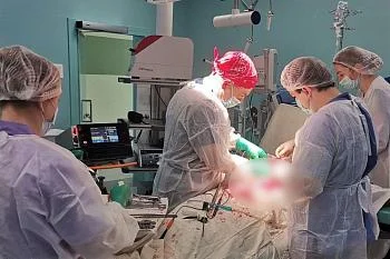 Калининградские врачи онкоцентра провели уникальную операцию по удалению редкого вида злокачественной опухоли Калининградские врачи онкоцентра провели уникальную операцию по удалению редкого вида злокачественной опухоли