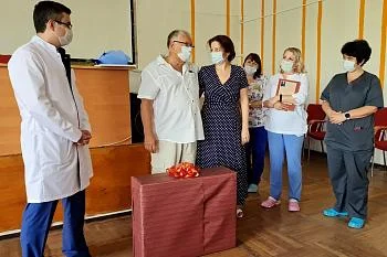 В Центральной городской клинической больнице чествовали одного из лучших хирургов-комбустиологов региона В Центральной городской клинической больнице чествовали одного из лучших хирургов-комбустиологов региона